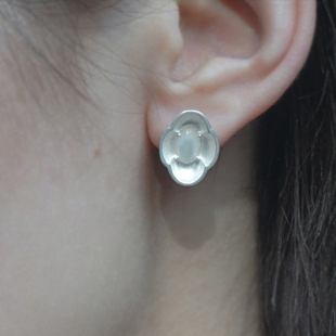 一寸十里 花园系列 海棠耳钉和田玉小白蝶贝高级气质 63 OAK AVE