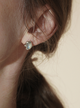 SOFT ROOM天然月光石包裹耳钉精致极简清冷感新中式小众63OAKAVE