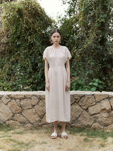 折设计师品牌CelloSonata女装简约圆领收腰茧型下摆连衣裙长裙