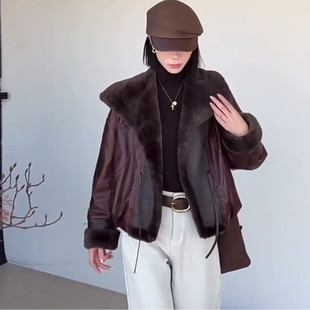 2025冬季皮毛一体大翻领羽绒服女短款棕色皮鹅绒服套冬季毛领皮衣