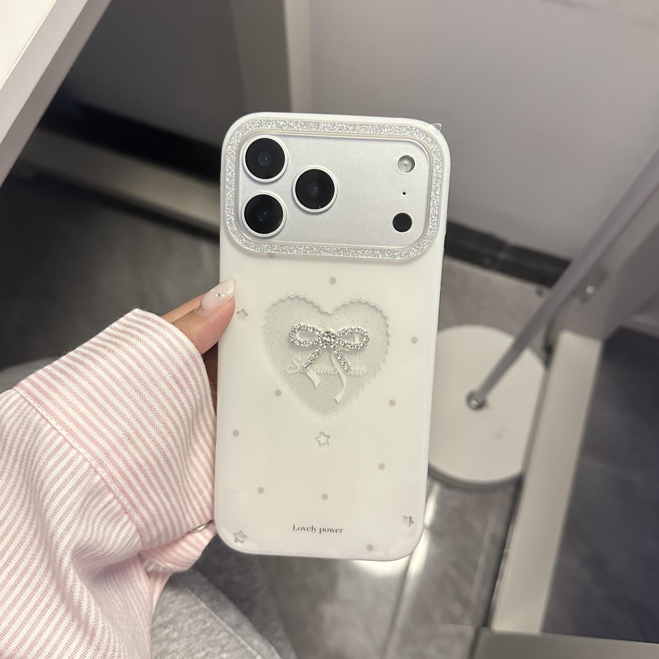 白色镂空爱心苹果17promax氛围感手机壳IMD闪粉镜头框iPhone17软边框保护套韩系15pro立体蝴蝶结防摔手机壳