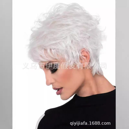 Middle-aged And Elderly Mothers With Short Hair, Pure White