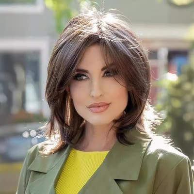 Women's Short Straight Hair, Fluffy Long B Parted In The Mid