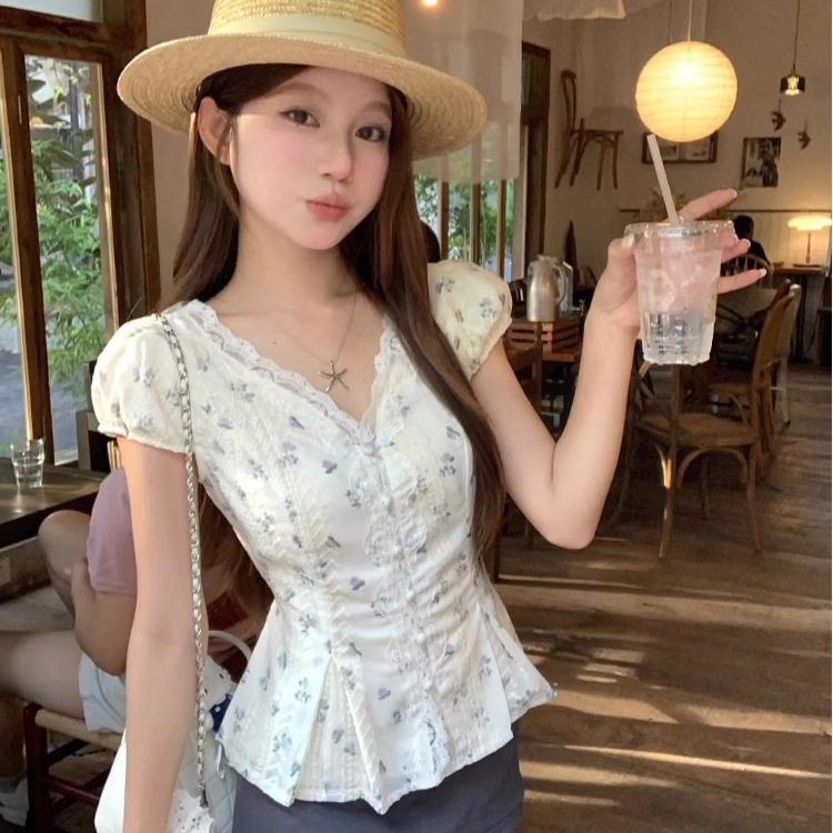 法式温柔风v领蕾丝边碎花衬