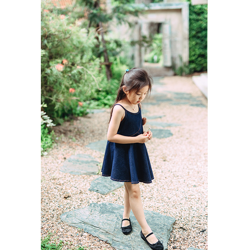 Aimie Kids  2024夏女童小众牛仔不规则拼接带胸花吊带连衣裙