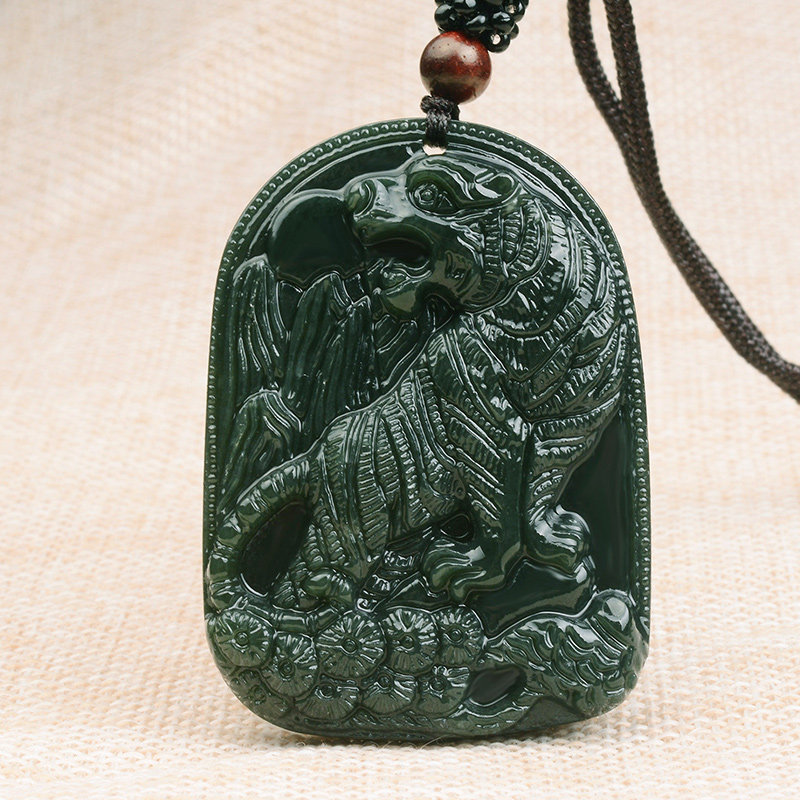 和田玉青玉老虎吊坠 玉生肖老虎挂件 玉牌玉佩玉石项链毛衣链男款