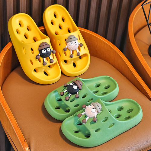 儿童凉拖鞋夏男女童卡通可爱防滑漏水透气浴室洗澡亲子踩屎感凉拖