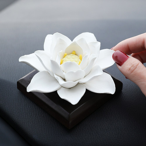 白莲花车载香薰摆件淡雅女士中控