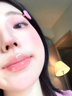 很正的灰粉色！酵色固体唇蜜500镜面水光564蜜桃色嫩粉色口红镜面