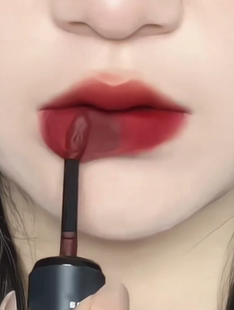 红到发黑才显白!木柯诗唇泥v06暗红血浆红姨妈色口红唇釉哑光