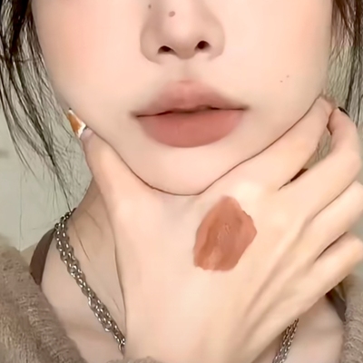 秋冬氛围感驼咖黄棕！黑兔奶雾唇泥03裸棕不沾杯吃土色裸色系口红