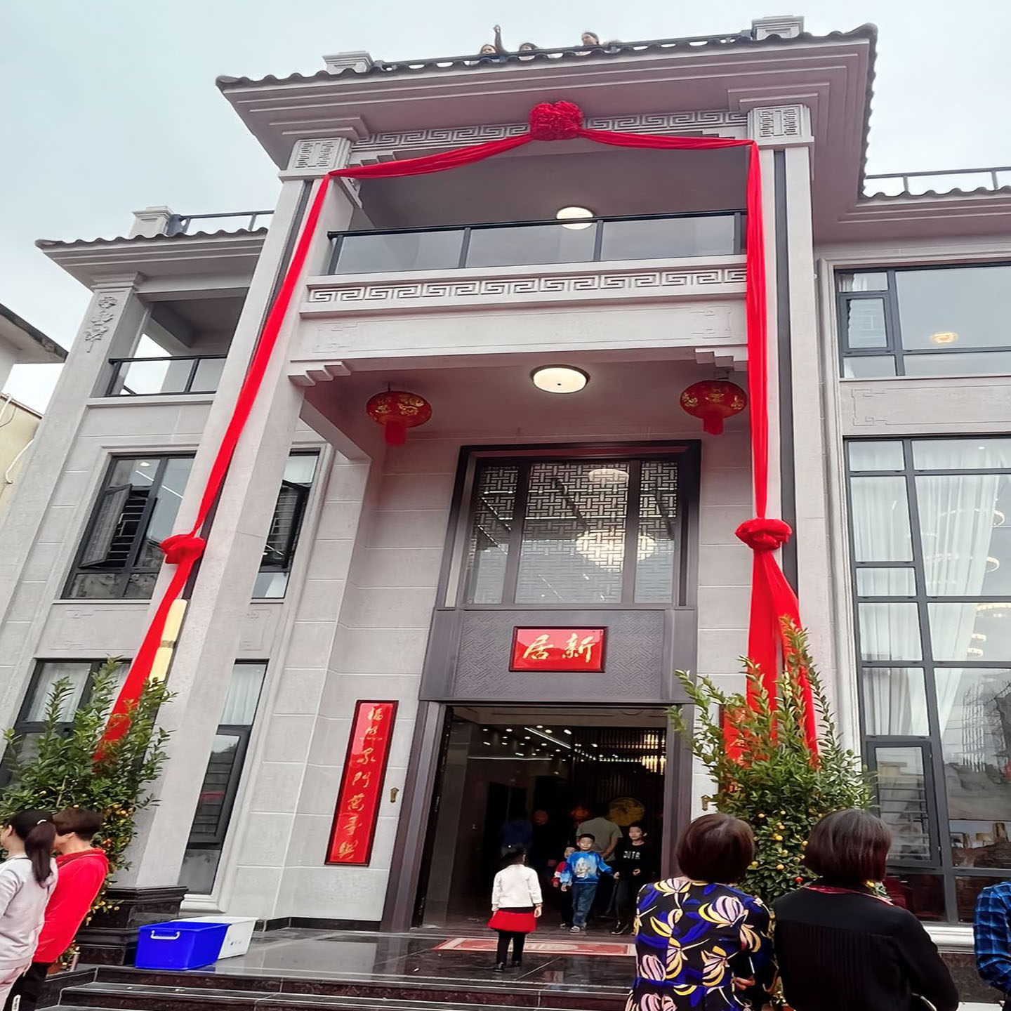 农村自建房乔迁装饰别墅红布挂布新居屋顶挂大红花球结婚红绸缎布,节庆用品/礼品,节庆布艺用品,淘宝优惠券,粉丝福利购,淘宝优惠卷