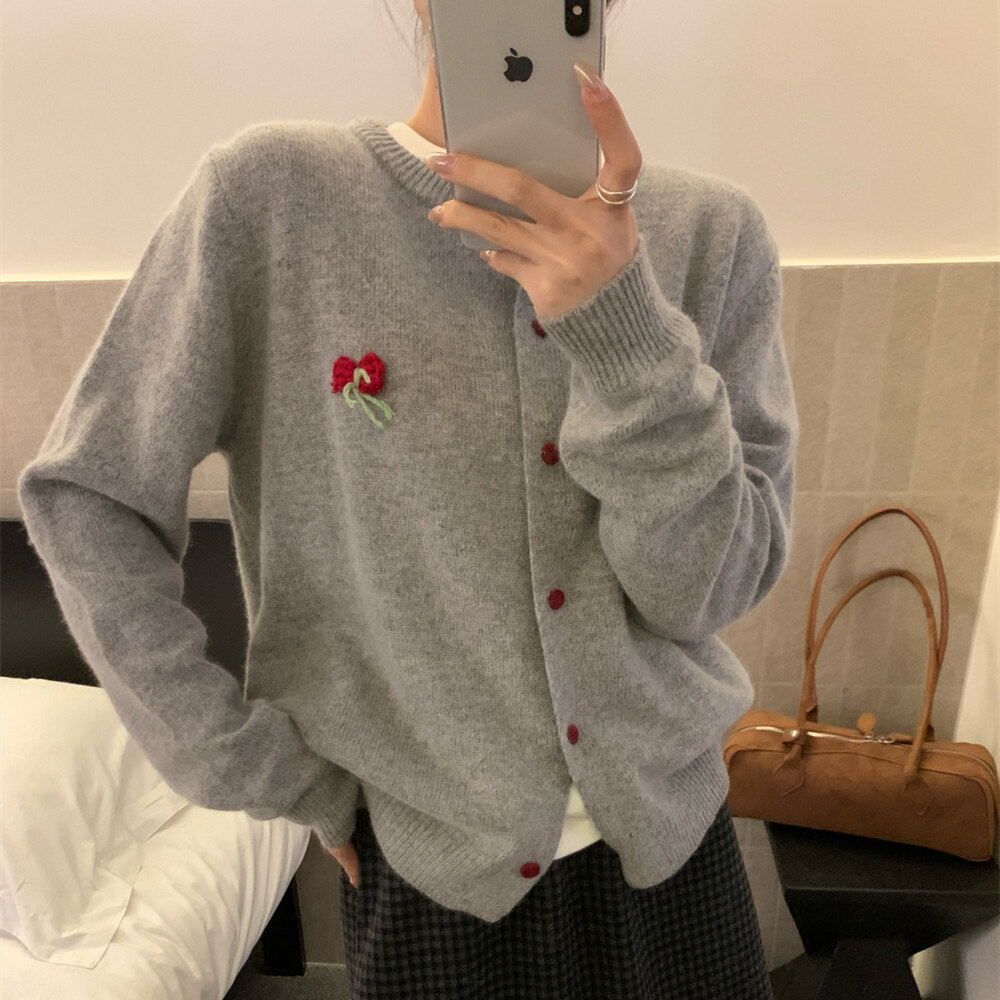 秋冬新款韩版圆领刺绣针织开衫女