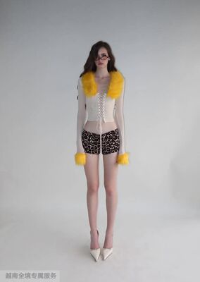越在线越南小众doublebizz新款性感辣妹镂空绑带毛领修身短裤套装