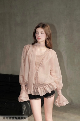 越在线越南小众chan新款辣妹时尚飘带收腰长袖衬衫（不含短裤）