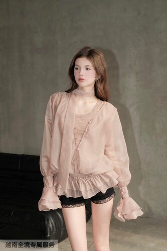 越在线越南小众chan新款辣妹时尚飘带收腰长袖衬衫（不含短裤）