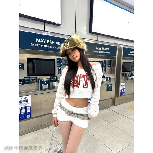越在线越南小众品牌kill system辣妹露肩印花斜领露肩短卫衣短裤