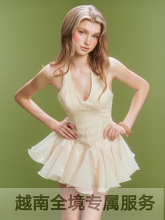 越在线越南小众glorious新款复古刺绣挂脖露背收腰花朵连衣裙