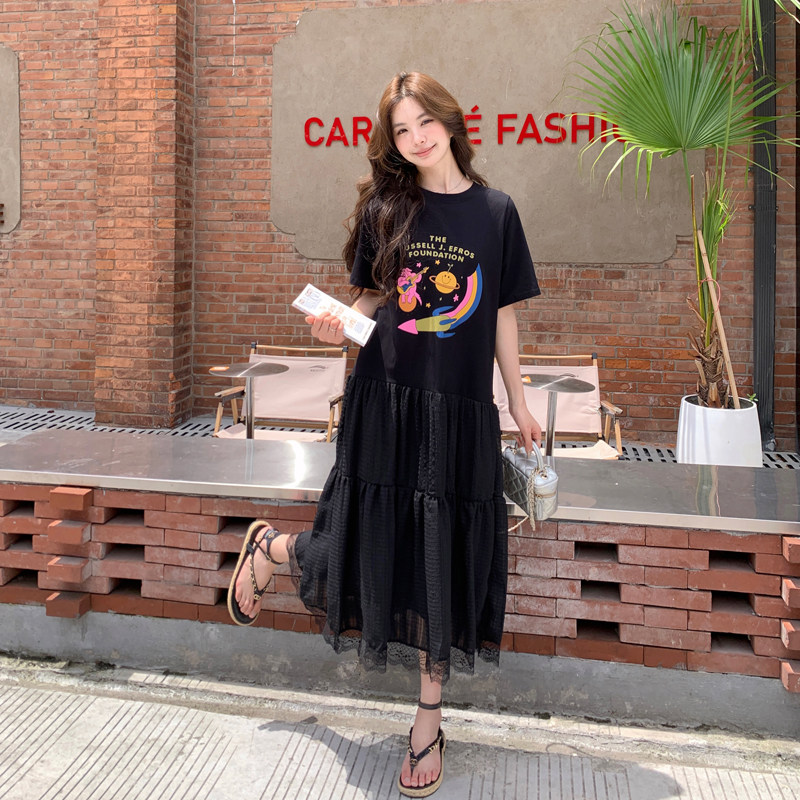 时髦炸街设计感印花连衣裙女夏2025新款蕾丝拼接假两件黑色T恤裙图片