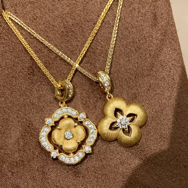 法式复古轻奢拉丝四叶草转动项链