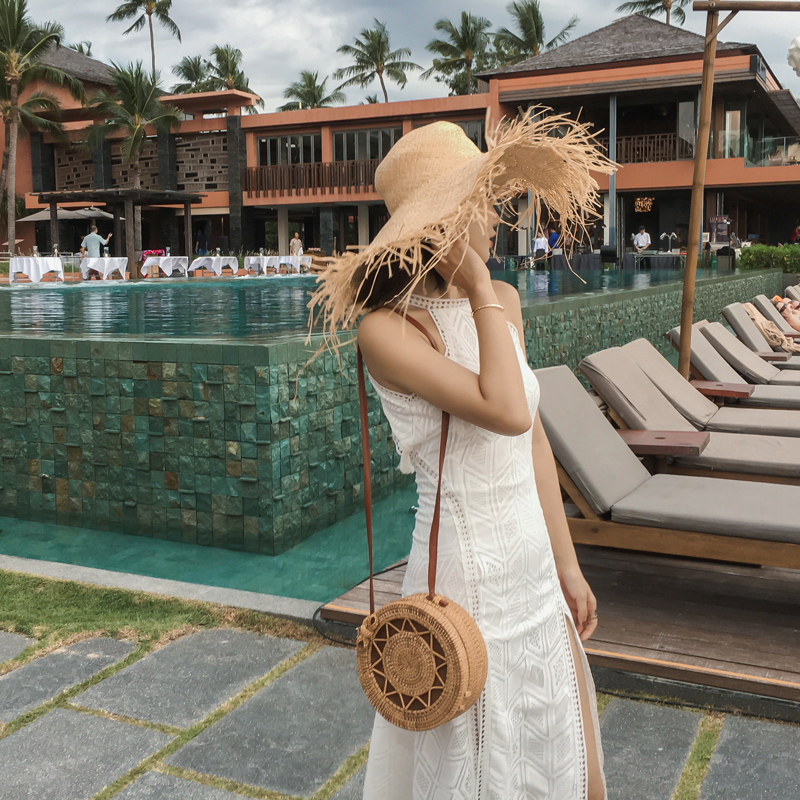 吊带露背沙滩裙女夏2019新款泰国海边度假蕾丝白色性感超仙连衣裙在类目 女装/女士精品, 连衣裙中 - 来自Buy2taobao.com提供专业的淘宝代购服务