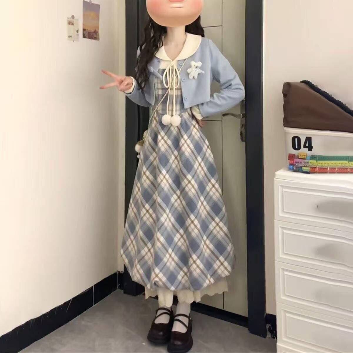 2026早秋一整套法式学院甜美设计毛球格纹连衣裙女+蓝色短款外套
