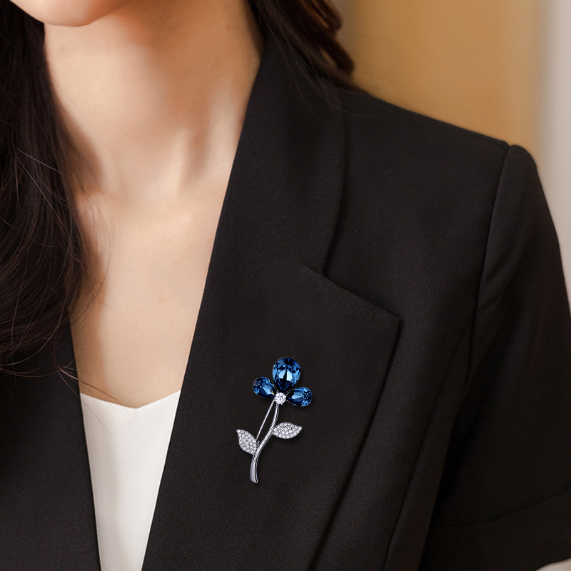 镶施华水晶胸针女配饰 胸花韩国简约奢华大气高档毛衣开衫别针扣