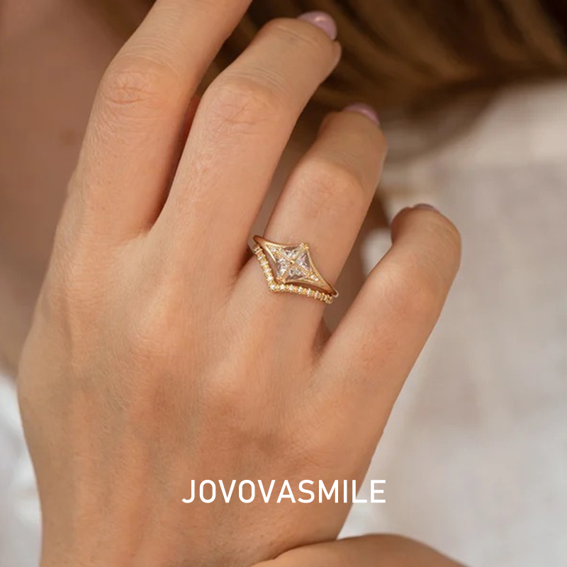 JOVOVASMILE18k黄金四边形戒指