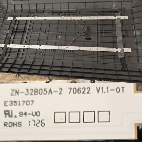 适用于32寸5灯2条灯条背光灯ZN-32B05A-2 70622 V1.1-0T通用电视