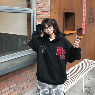 字母植绒刺绣连帽卫衣女秋冬宽松慵懒风上衣外套 文文不乖原创美式