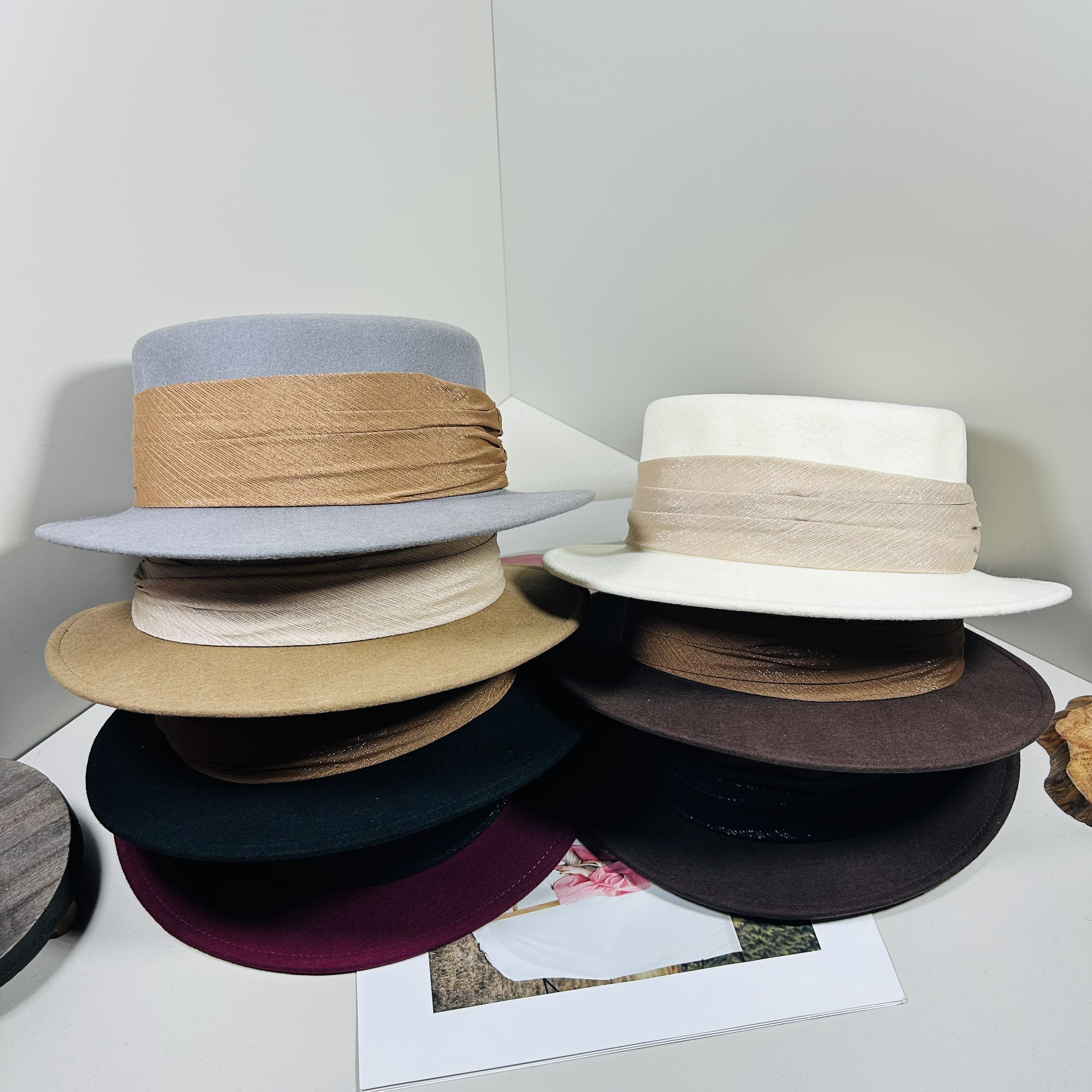 大头围礼帽女平顶羊毛呢法式礼帽秋冬款英伦复古百搭平檐爵士帽女