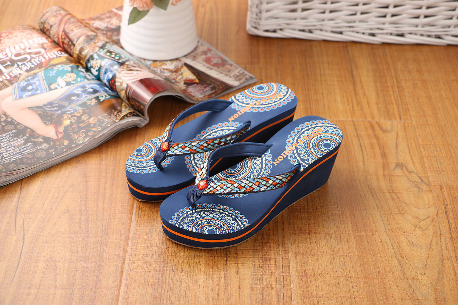 女士坡跟人字拖鞋夏季新品