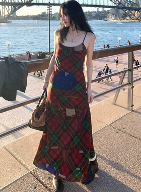 Tetu STUDIO 2025SS “欲望都市”优雅复古斜裁吊带连衣裙