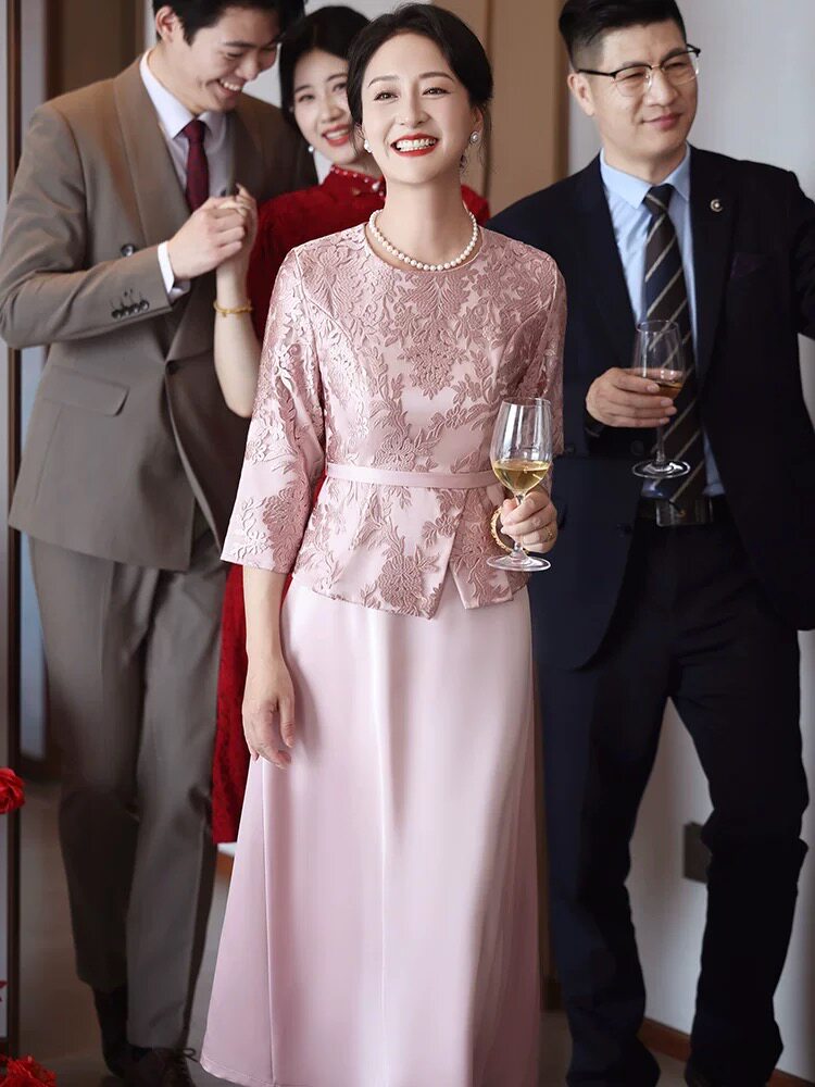 高贵喜婆婆婚宴装2026春秋新款年轻妈妈结婚婚宴礼服假两件连衣裙