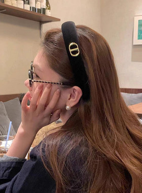 韩系简约金标字母CD丝绒发箍女高颅顶气质轻奢头箍高级感发饰头饰