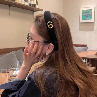 韩系简约金标字母CD丝绒发箍女高颅顶气质轻奢头箍高级感发饰头饰