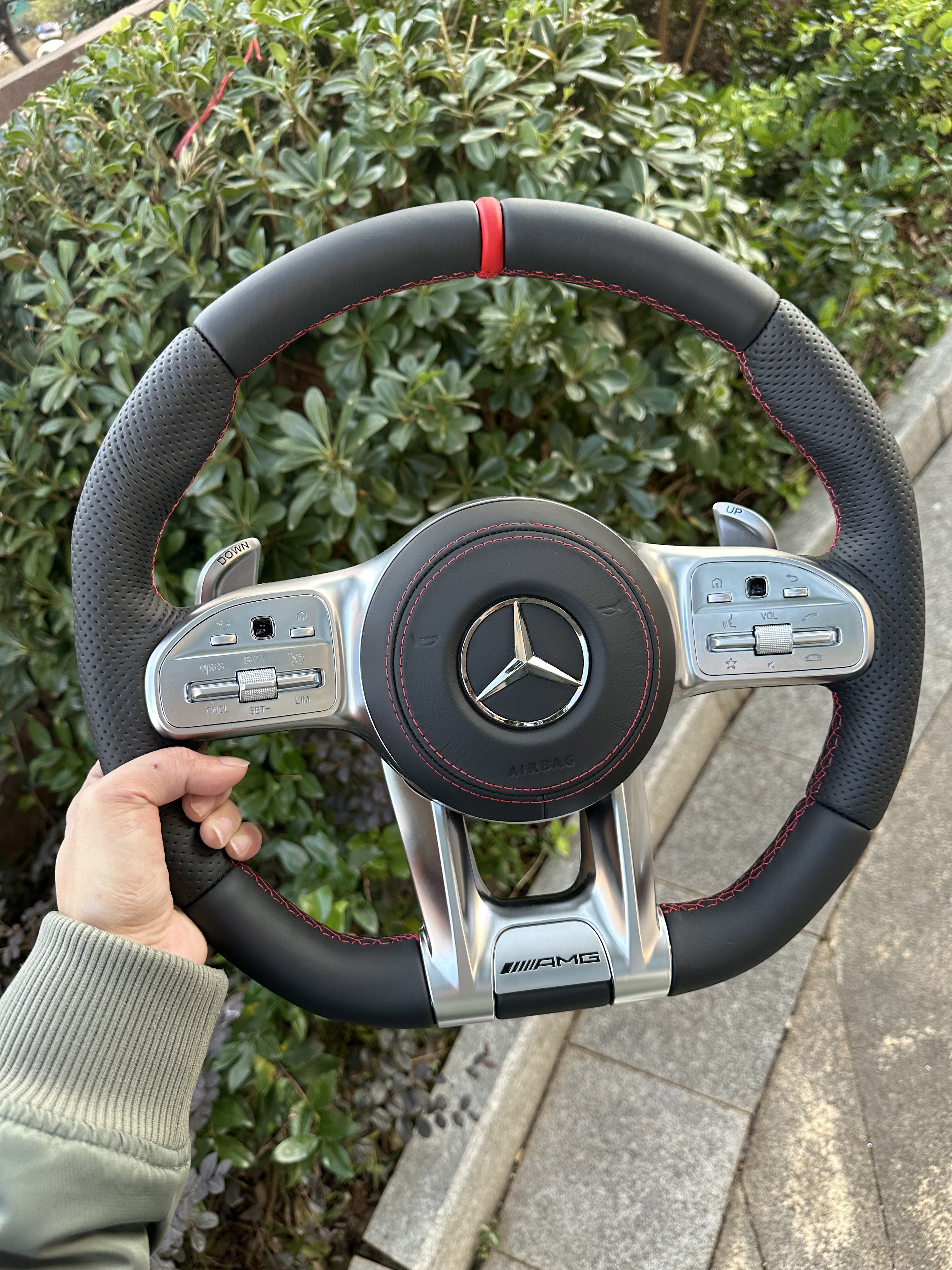 thumbnail for It is suitable for Mercedes-Benz old modifications to new AMG carbon fiber steering wheels AE300CSGR level GLC260GLESGT