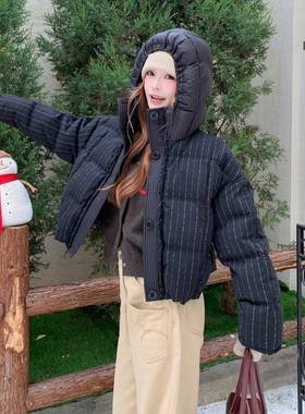 韩系黑色泡芙条纹短连帽羽绒服外套女c07-891冬新款白款季鸭面绒