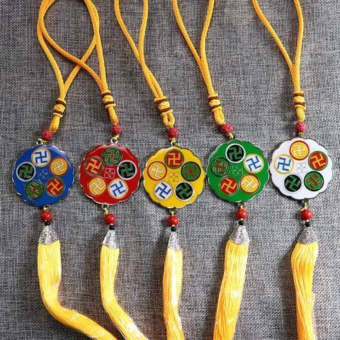 黄铜版五色红黄蓝绿白色万字福太极双面烤漆水晶胶汽车平安车挂