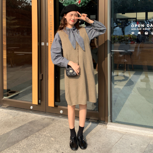 Video of real price tied shirt + V-neck knitted waistcoat sweater dress