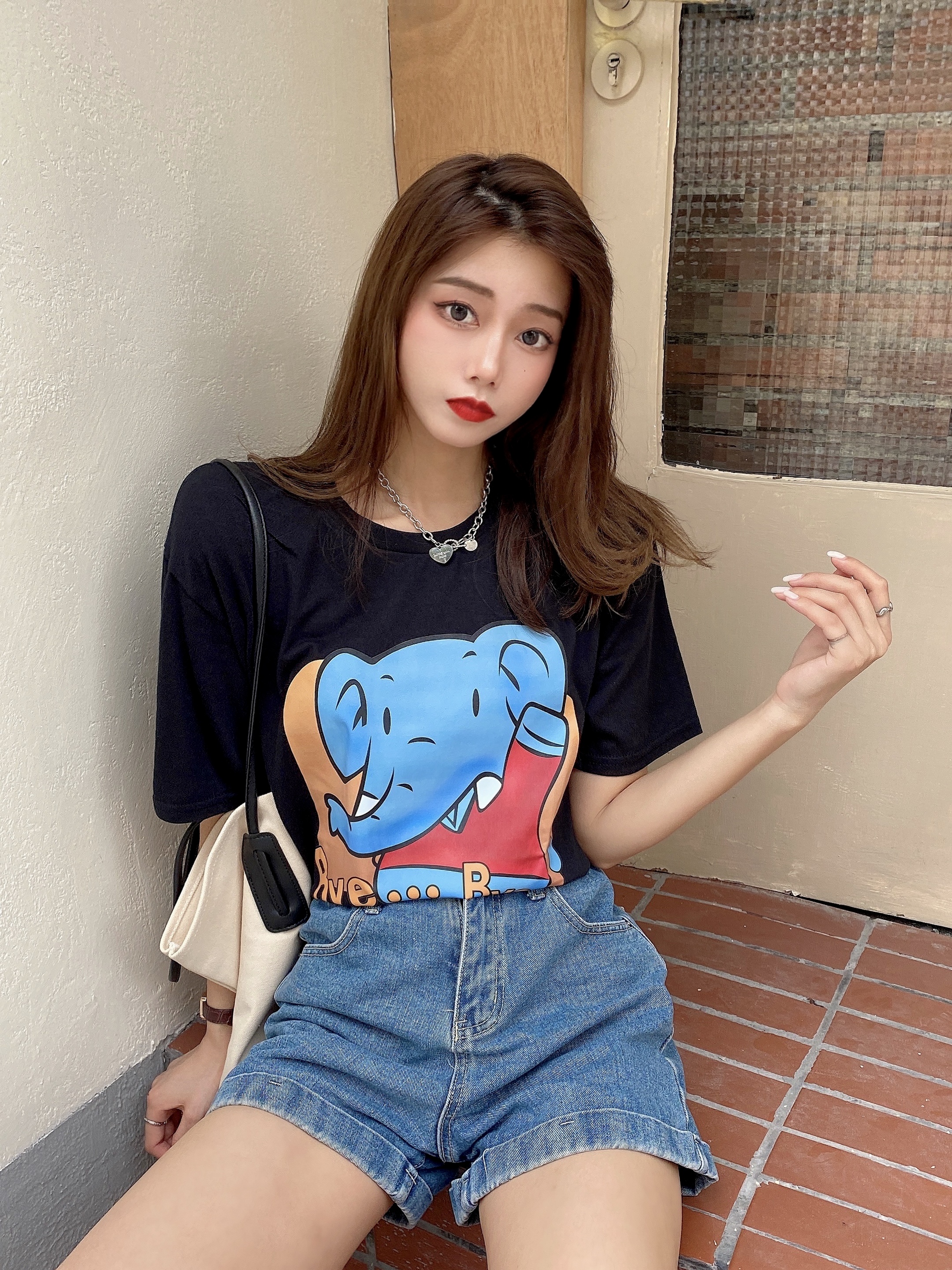 Real price cartoon elephant crew neck short sleeve T-shirt