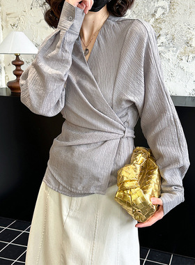 橘芷春季新款新中式设计感宽松慵懒风V领收腰小众衬衫女2560