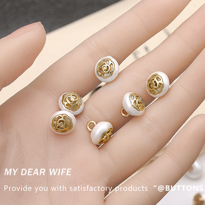 小香风金属高端古风扣子高档精致时尚雪纺开衫白色珍珠衬衫小纽扣