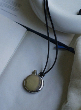 耳边铛90中古感设计师款酒壶银色圆形长款项链皮绳链香水瓶毛衣链