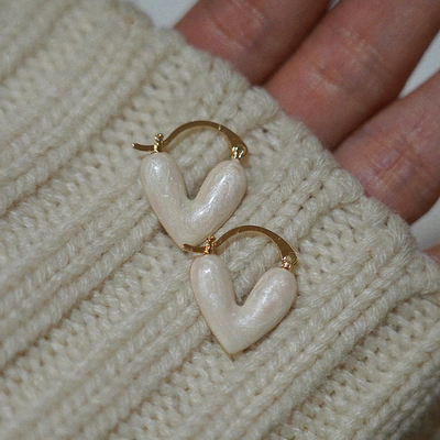 耳边铛合金米白色爱心滴油耳环