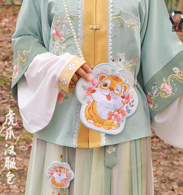 중국 스타일 호랑이의 해 고대 스타일 크로스 바디 가방 HANFU 가방 귀여운 호랑이 수 놓은 지갑 특별한 모양의 HANFU 액세서리 어린이 가방
