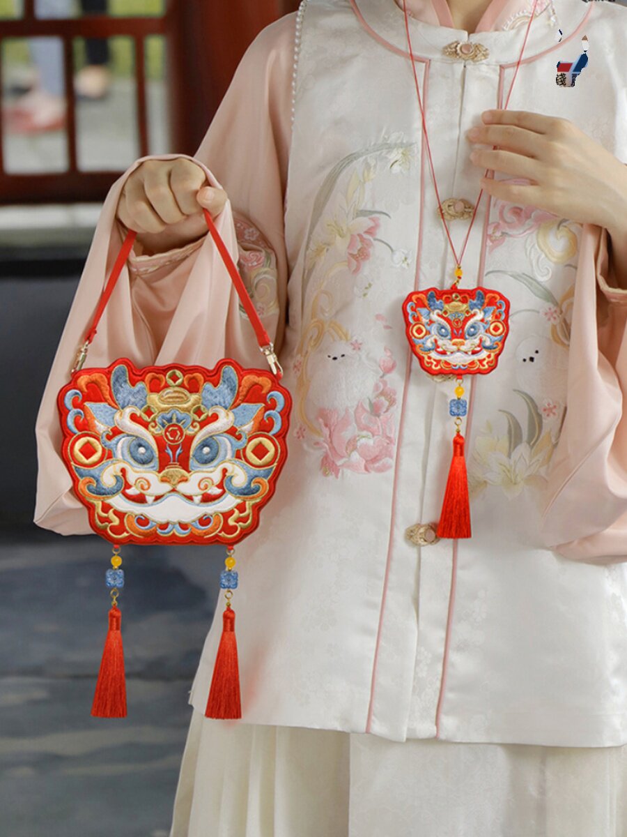 용의 해 HANFU 가방 고대 스타일 복고풍 수 놓은 용 액세서리 가방 국가 스타일 휴대 전화 가방 수 놓은 가방 동전 지갑 크리 에이 티브