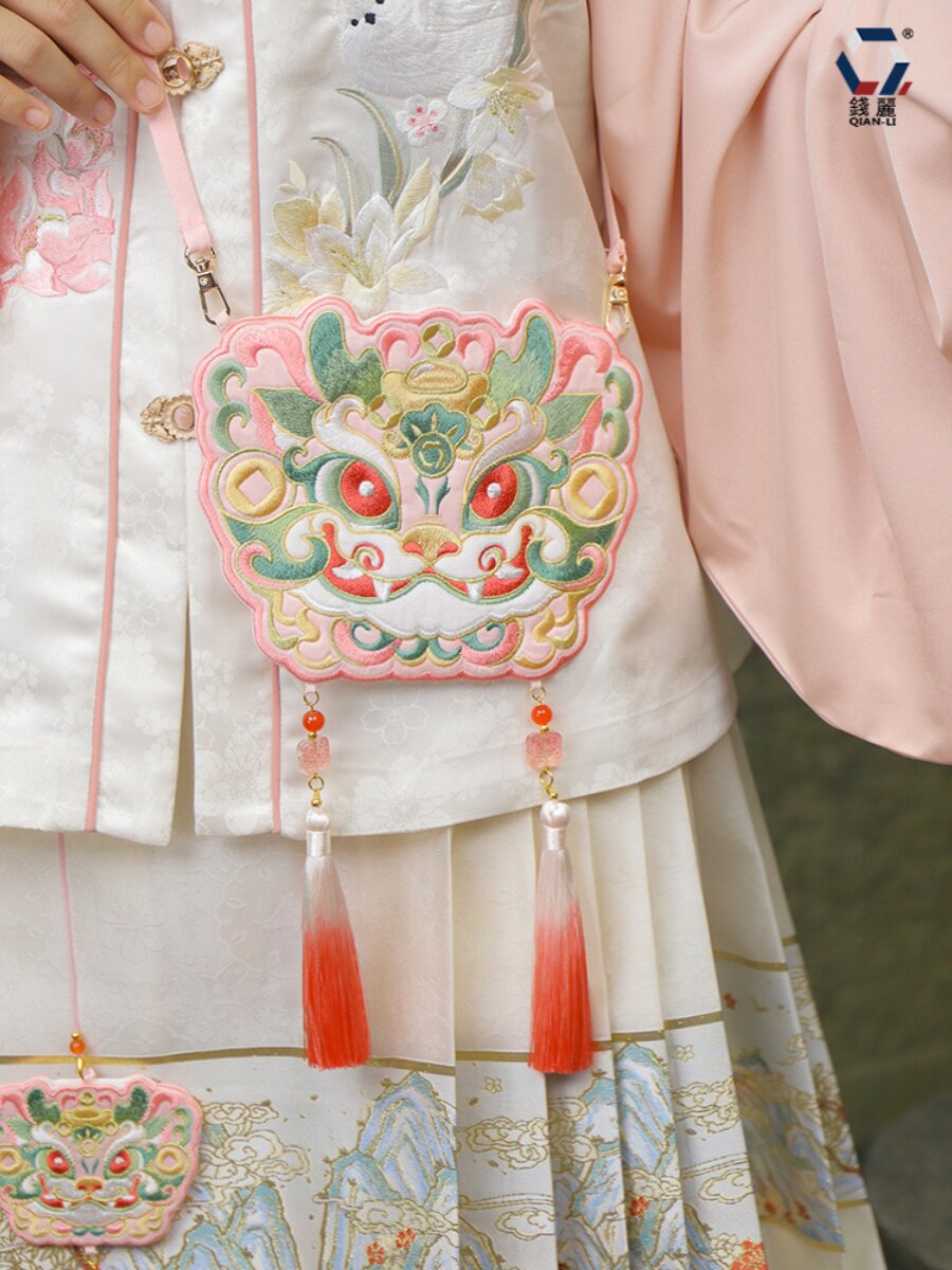 용의 해 HANFU 가방 고대 스타일 복고풍 수 놓은 용 액세서리 가방 국가 스타일 휴대 전화 가방 수 놓은 가방 동전 지갑 크리 에이 티브