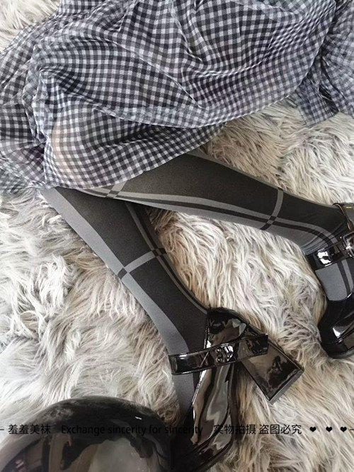 墙裂推荐~春夏小众彩色连裤袜不规则方格显瘦连袜裤甜酷辣妹丝袜