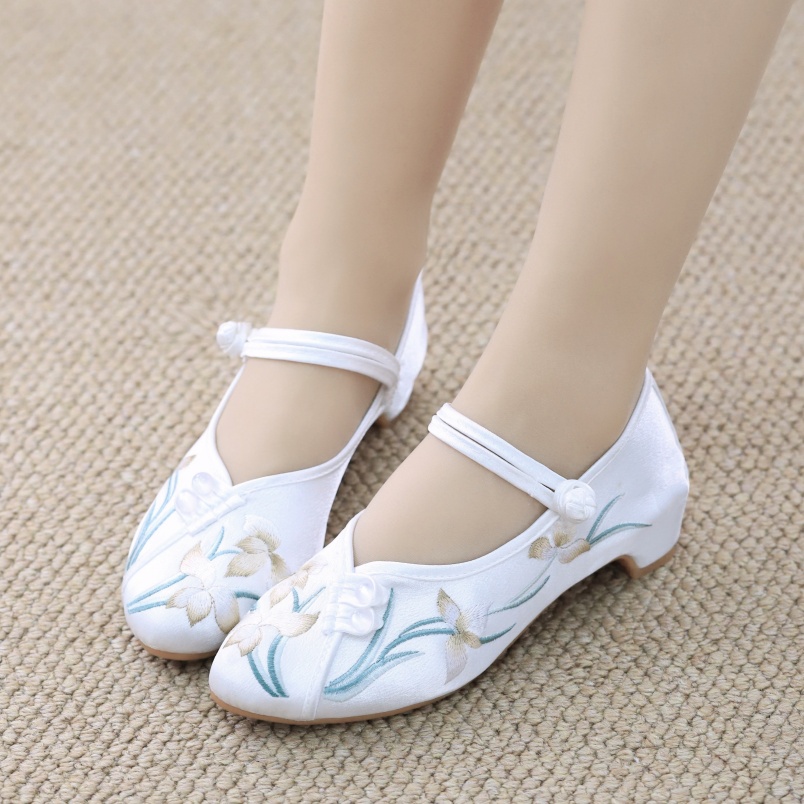 尖头旗袍鞋中式绣花鞋粗跟妈妈鞋